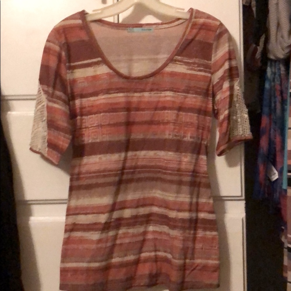 Half sleeve tshirt